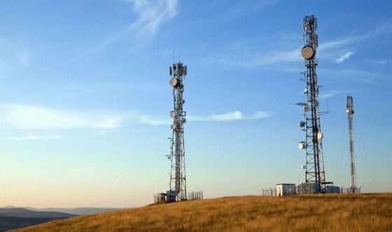 Hot Dip Galvanized Telecom Tower Q355 Steel 10-120m for 4G 5G Base Station