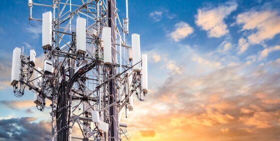 Hot Dip Galvanized Telecom Tower Q355 Steel 10-120m for 4G 5G Base Station