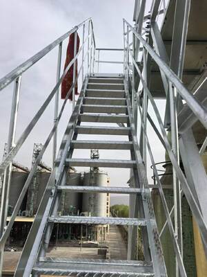 Hot-dip Galvanized Steel Chimney Tower with Customizable Color 20-50 Years Service Life