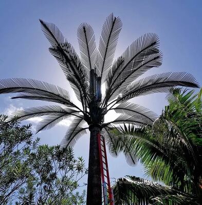 Realistic Bionic Tree Tower with customizable height and high strength corrosion resistant steel combining communication and landscape aesthetics
